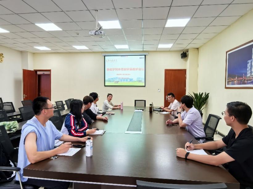 强化教师队伍建设